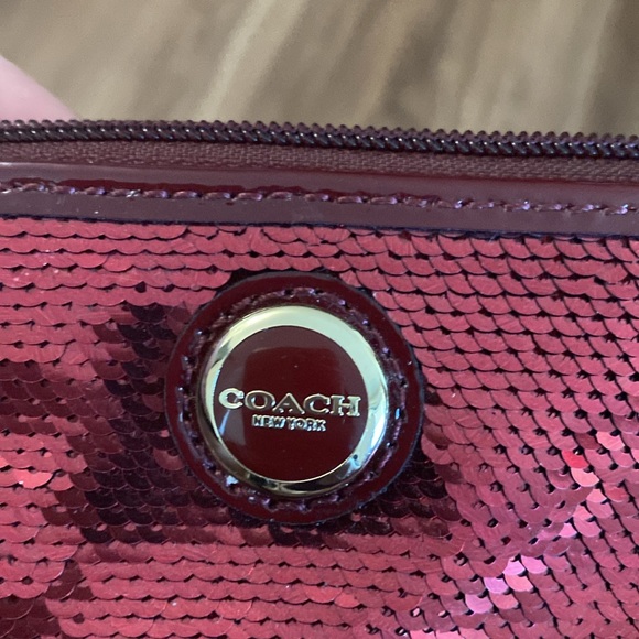 Coach Red Sequins Wrislet/Wallet - pre owned - Picture 10 of 13